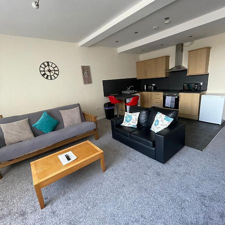 2 Large Bedroom Apartment- Wifi & Parking Флитвуд Экстерьер фото