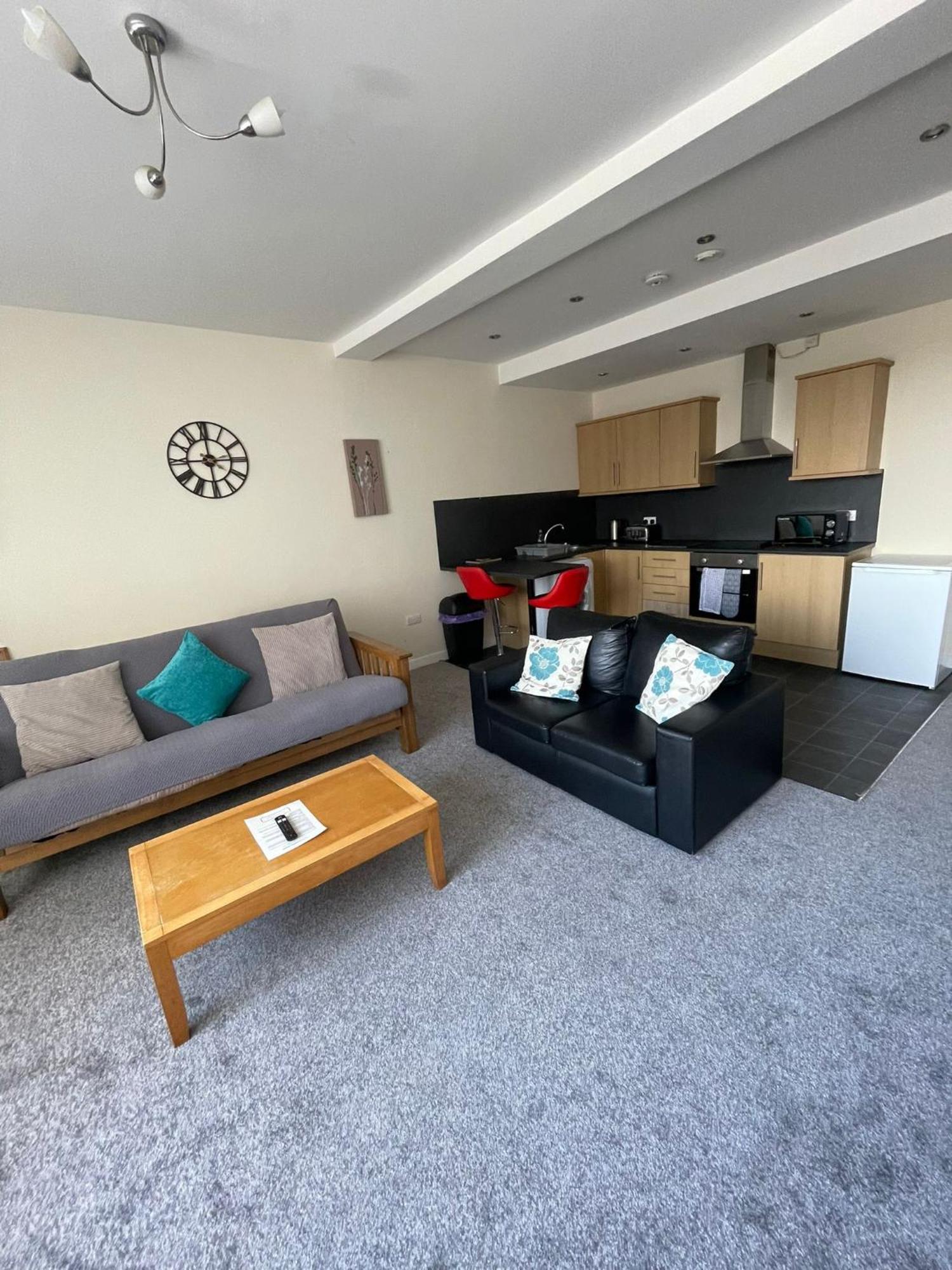 2 Large Bedroom Apartment- Wifi & Parking Флитвуд Экстерьер фото